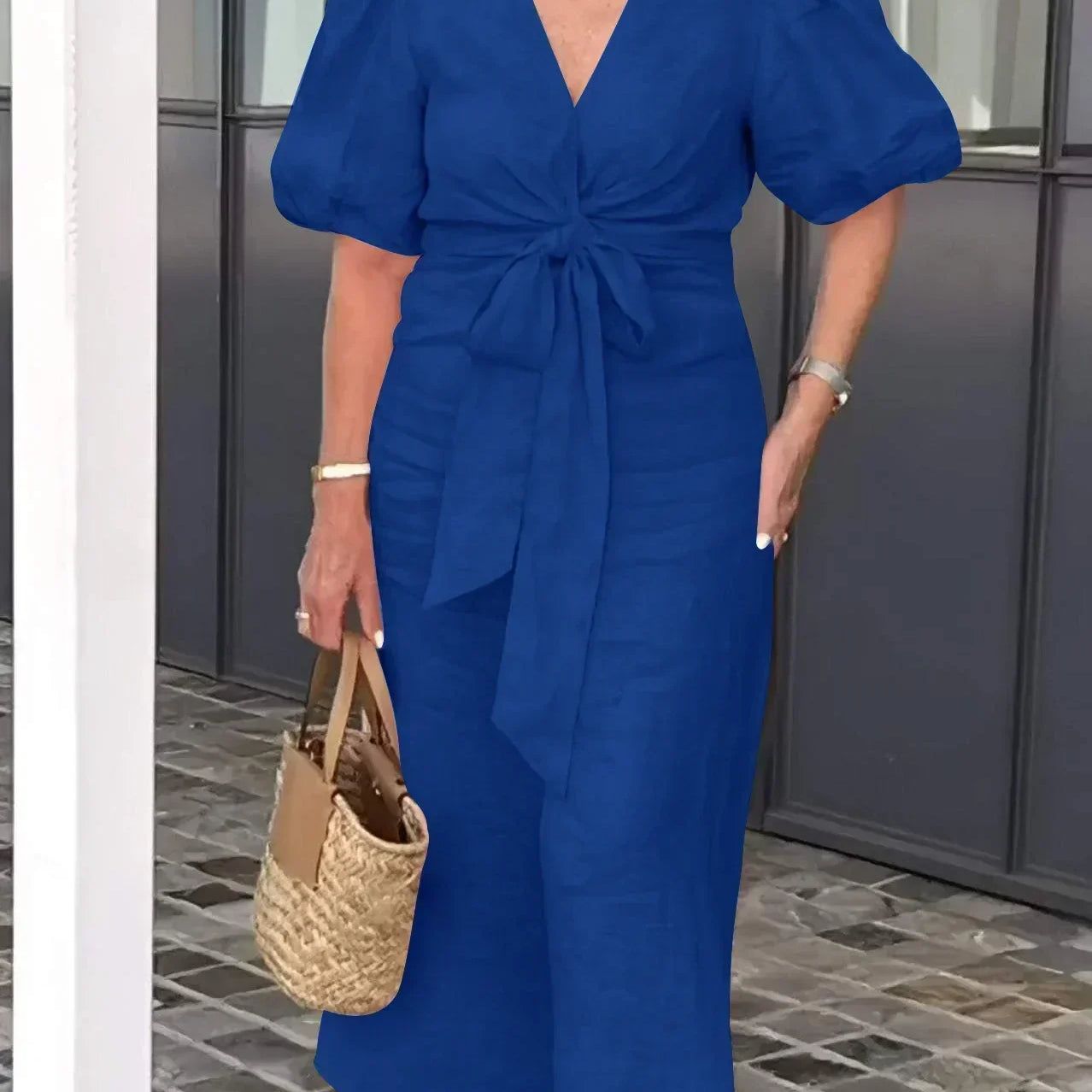 LYNORA | ROBE MIDI ÉLÉGANTE À ENCOLURE EN V